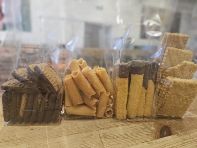 Biscoletti kokos gedipt in chocolade